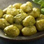 Gnocchi di patate al pesto cattolicivegetariani.it