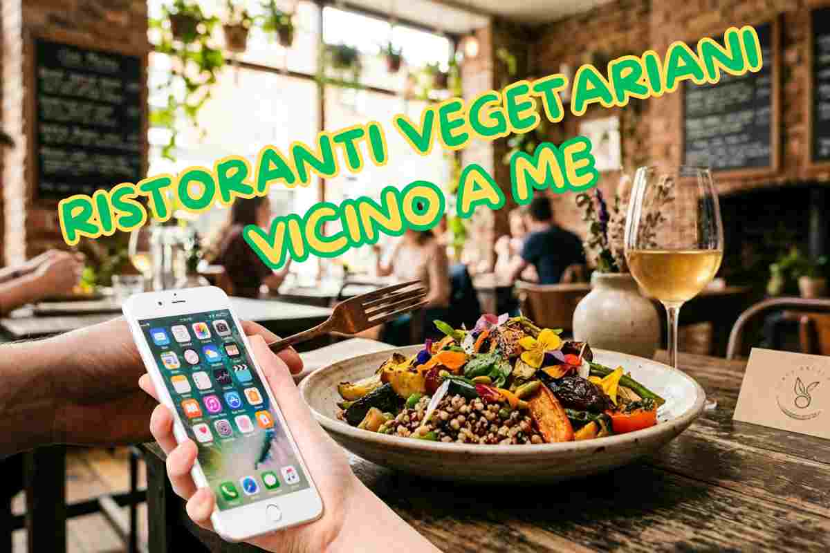 Persona che usa uno smartphone per cercare ristoranti vegetariani vicino a me, con una colorata bowl di verdure fresche in primo piano in un locale accogliente.